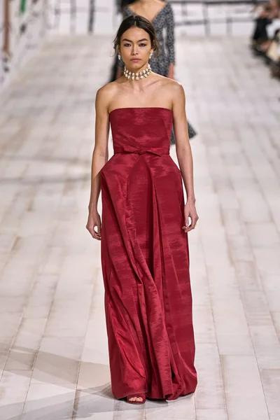 Look 48